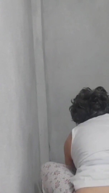 Emotional moment from "Arkadasimin Annesi Temizlik Yapiyor 45 Yasinda Olgun Kadin Turk ifsa"
