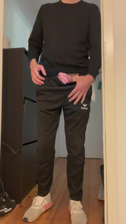 Sub shows KG
