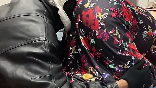 Tante girang espanol seksi suka mengendus lubang pantat dan celana dalam selingkuhannya.