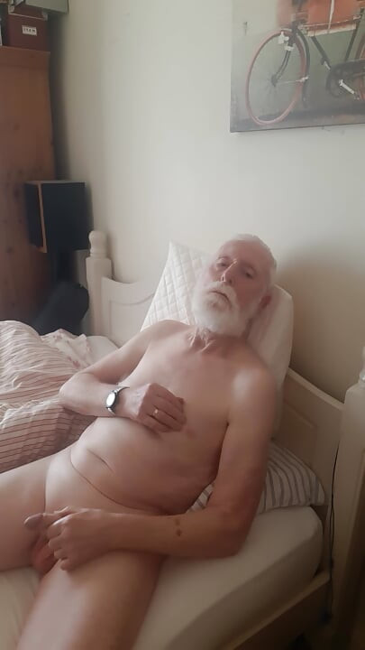 Squeezing life into my cock