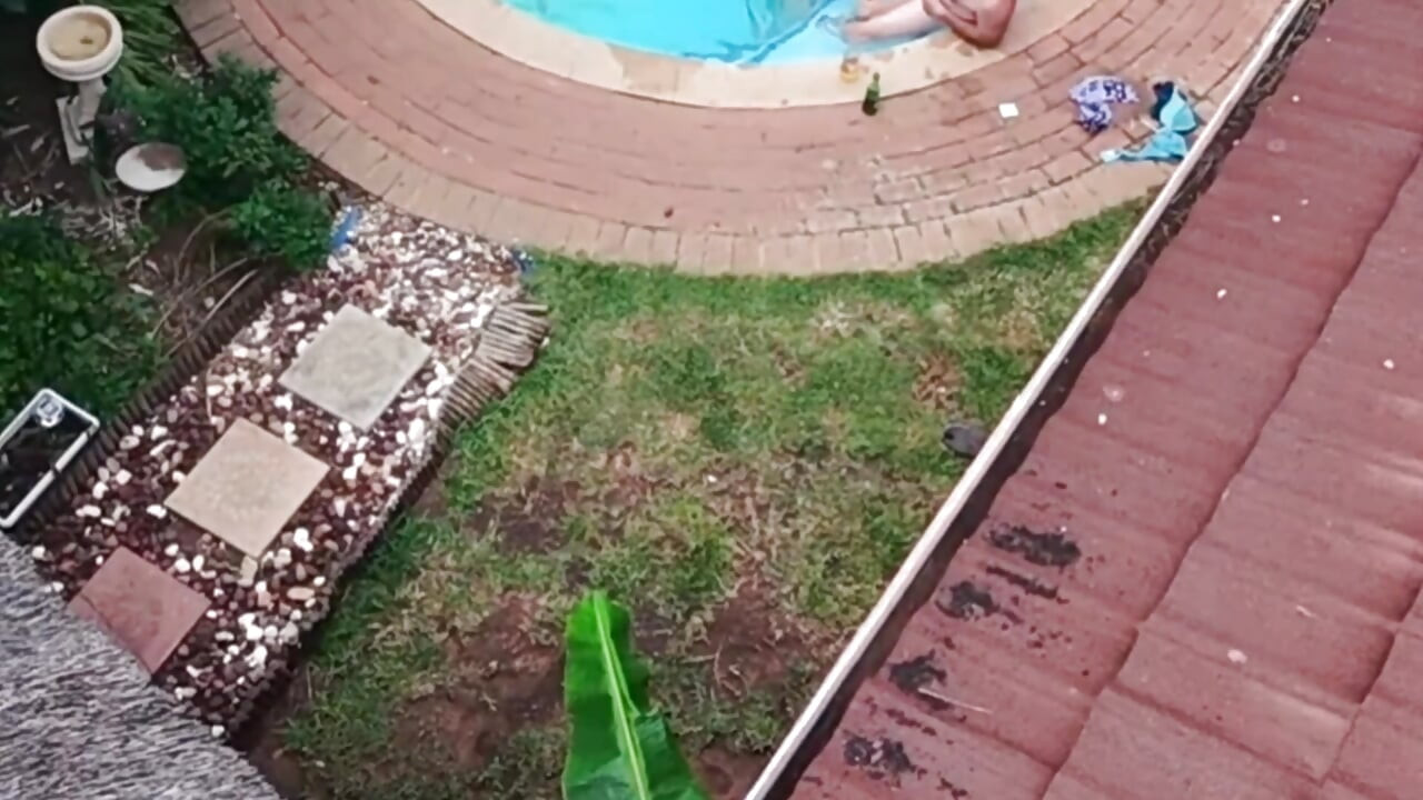 Capturados meus vizinhos fodendo quando voam com meu drone