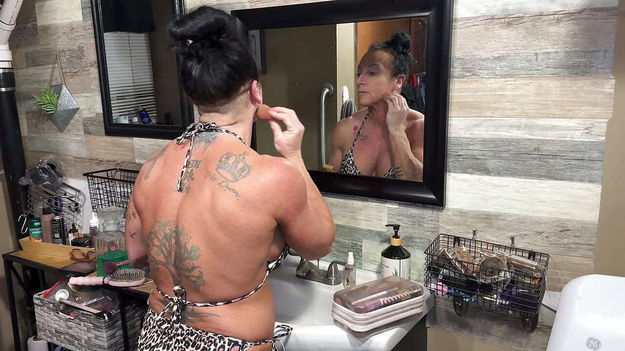 Sneezing Through Makeupkandy Is Allergic to Glam