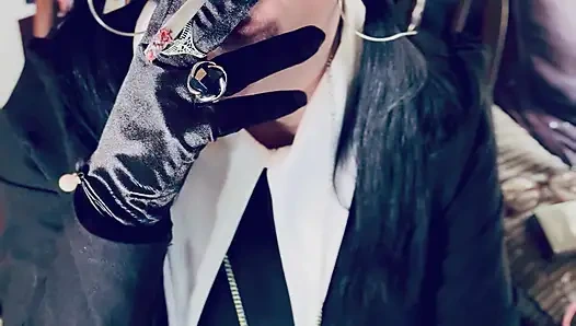 Wednesday addams, tina snua, chain saten eldivenle 2 sigara içiyor - sigara içen kadın sürükleniyor omi ome ucunu kuyruğuna sokuyor