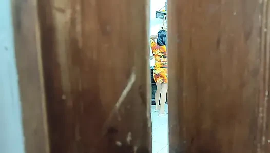 PERVERSE UNTREUE!! STIEFMUTTER LÄSST STIEFSOHN SICH SCHULDIG FÜHLEN, IHN ZU FICKEN, WÄHREND IHR EHEMANN WEG IST