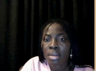 african woman quickly bates on cam