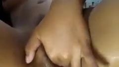 एक इन्डोनेशियाई लड़की के हस्तमैथुन