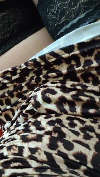 Мои высокие каблуки, сексуальные ноги в нейлоне и фантастическое леопардовое платье