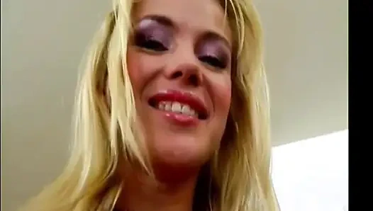 Young Sandy Style in a Vintage DP