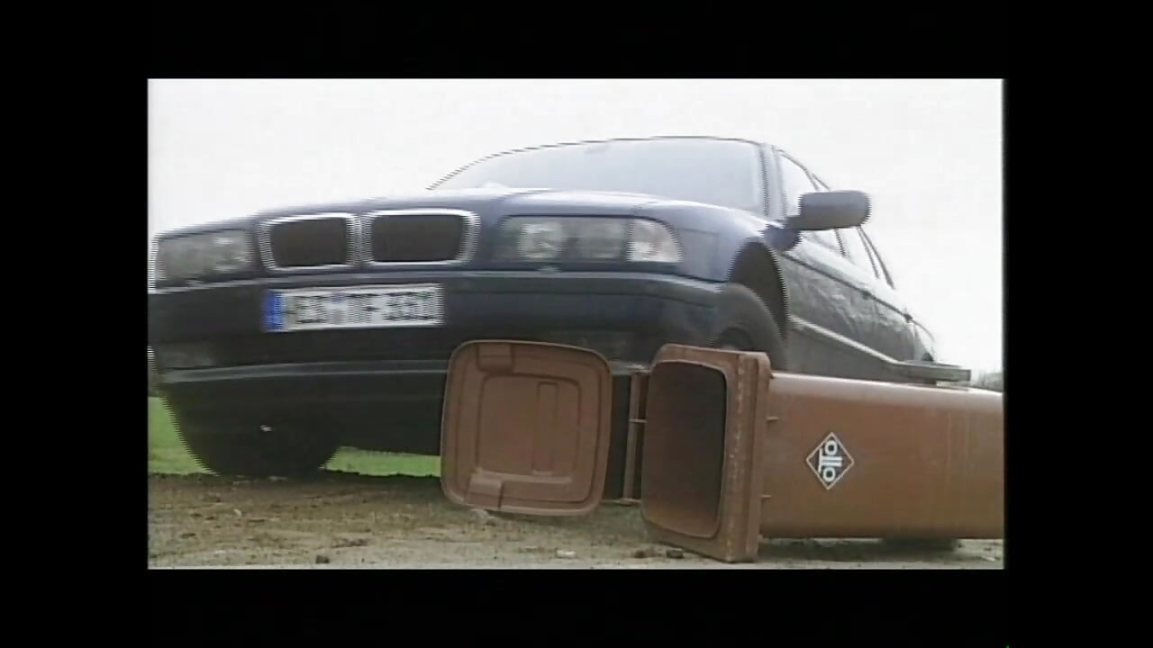 Napaljene milfice dobivaju razbijanje guzice od ogromnih vintage kurčeva (cijeli film)