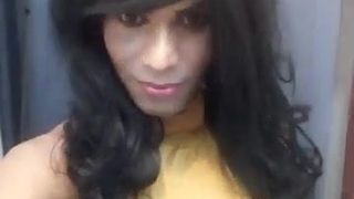 Mooie travestiet Yohani Lanka