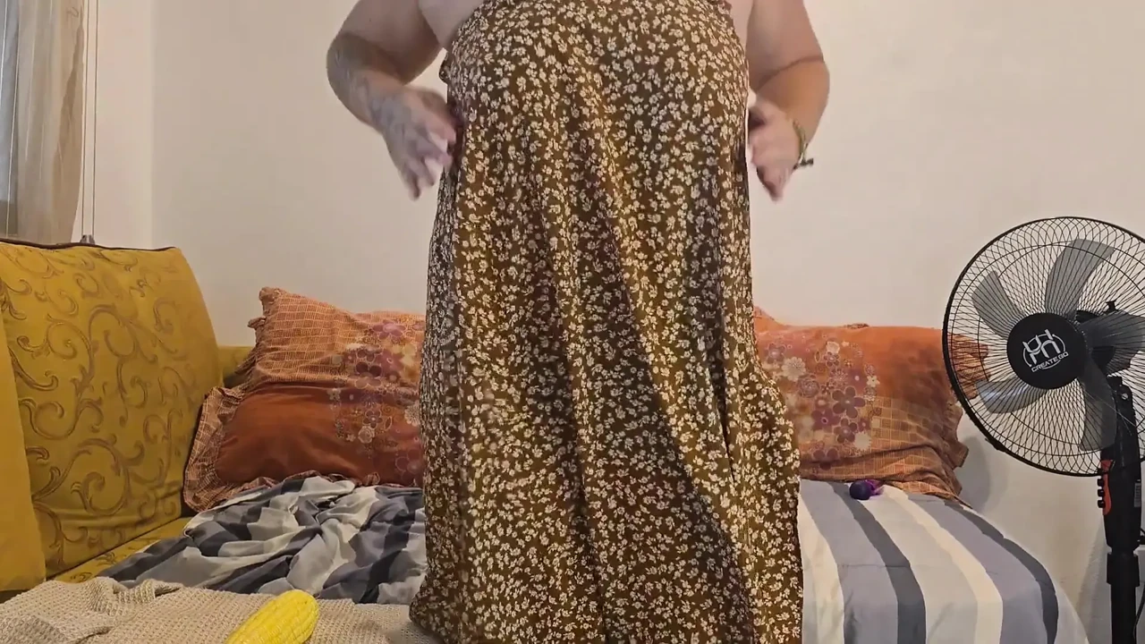 Foodie Fridays Jade Fucks a Corn on the Cob