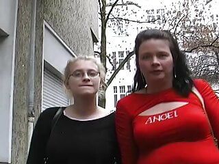 Lésbicas alemãs super tesudas brincando com as xoxotas uma da outra