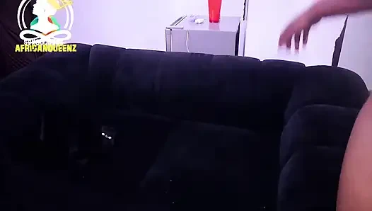 Cewek kulit putih dengan pantat bahenol ini dientot habis-habisan sama kontol raksasa pria kulit hitam