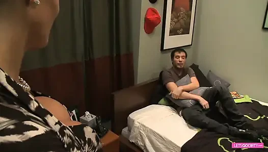 En iyi arkadaşımın üvey annesini siktim