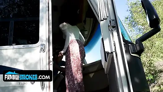 Первый раз СЕЛВ - Промо студентки