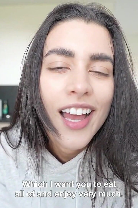 "อาหารเช้าเสิร์ฟแล้ว คุณต้องการหีหรือตูดไหม"- คําแนะนําการเย็ดปากเป็นภาษาสเปน