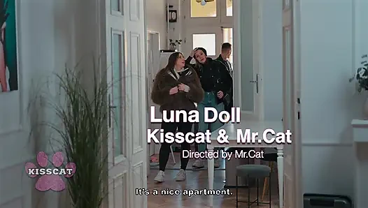 Милфа Luna Doll скачет на молодом ебаре в позе наездницы, затем Kisscat принимает тайный кримпай
