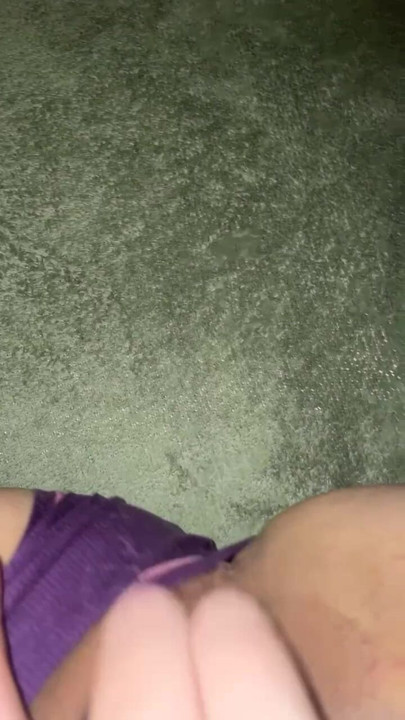 Finger my pussy