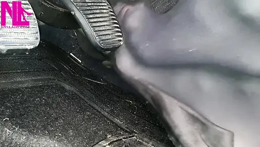 Revving in grauen Wohnungen mit Ketten in Mp4format