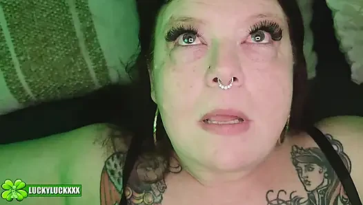 Glückliches mädchen nikki cakes - spezieller pOV-blowjob mit grünem licht