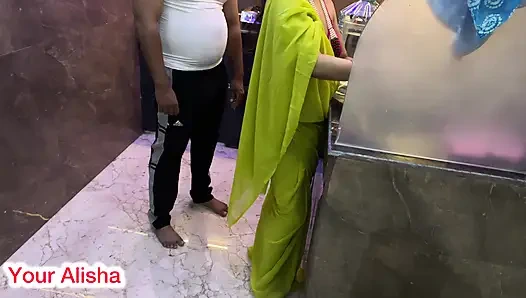 Alisha yenge su boi ile sikiliyor!!