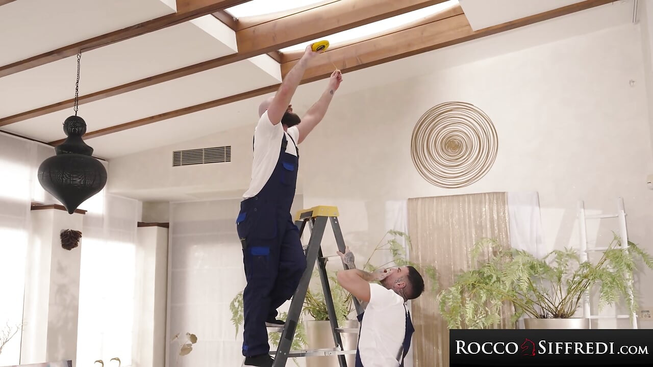 ROCCO SIFFREDI - Cura u donjem rublju nabijena s obje strane ogromne ekipe Fix It