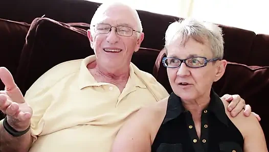 Возбужденная бабушка хочет хороший молодой член в тройничке с ее старым мужем