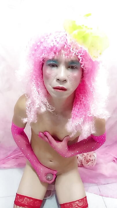 Oanh Le transgender wearing sexy clothes