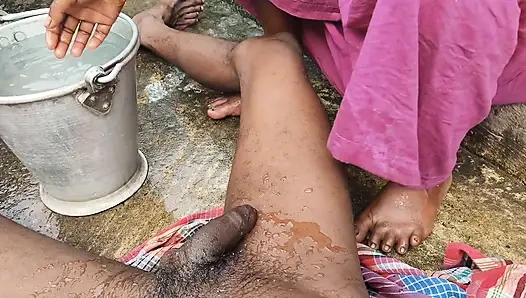 Indian desi wife Ne Bal kata hai