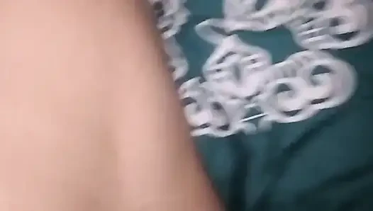 Orta yaşlı seksi kadın dörtte büyük götten sikiliyor