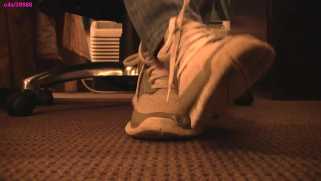 Nike Free sneaker fondling hand crushing Full Vid
