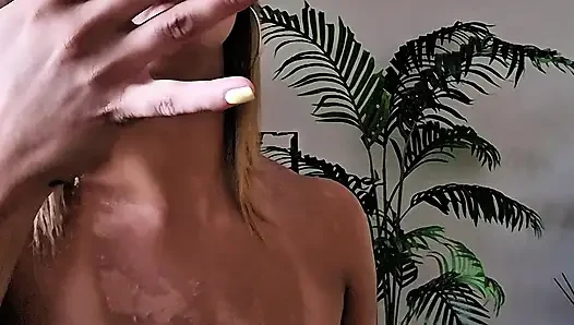 Мы Перекусили С Моей Соседкой После Съёмок Порно!