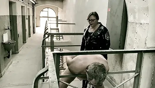 Domina, herrin, april - zelle 45 april gefängnis, teil 1