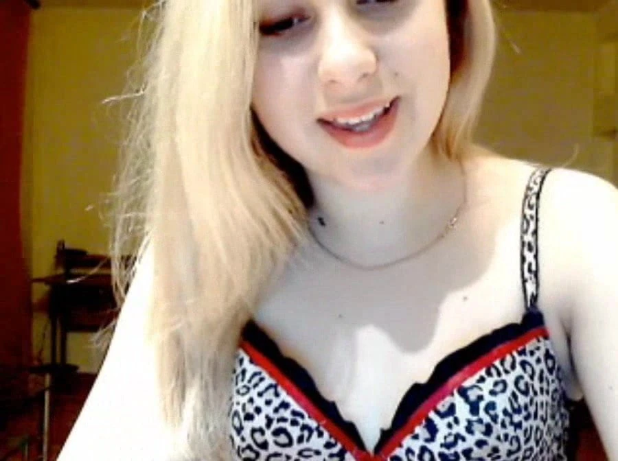 Екатерина Гусеваның дубльі бейнеленген порно видеоны қараңыз.