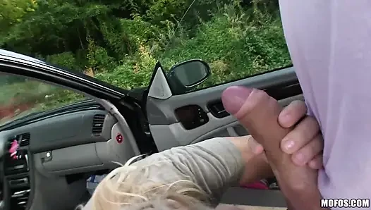 Öffentliche pickups - die süße amateur-blonde tonya liebt schwanz
