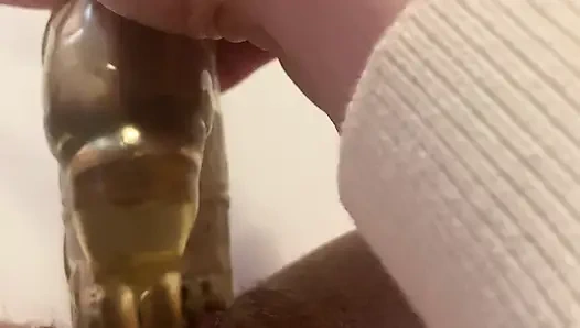 Tante seksi muncrat banyak banget dan mengerang keras di mainan seksnya