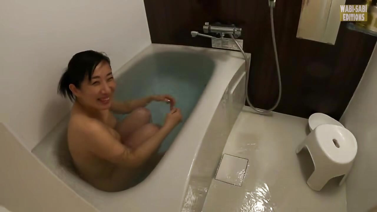 금기시되는 순간에 포착된 유부녀 수미레의 비밀법. 2부