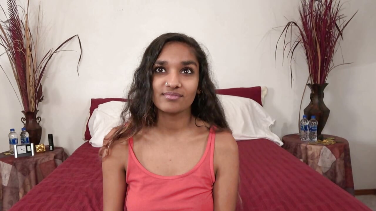 Kama Sutra está de vuelta y esta vez está en un trío con Jesse y Link. Ella volvió y le gustó mucho la última sesión. Ella ha sido