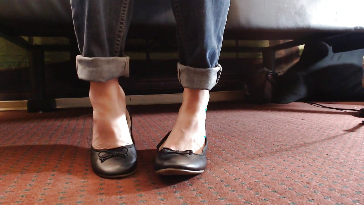 Ballet flats leg rapid bounce heel slaps