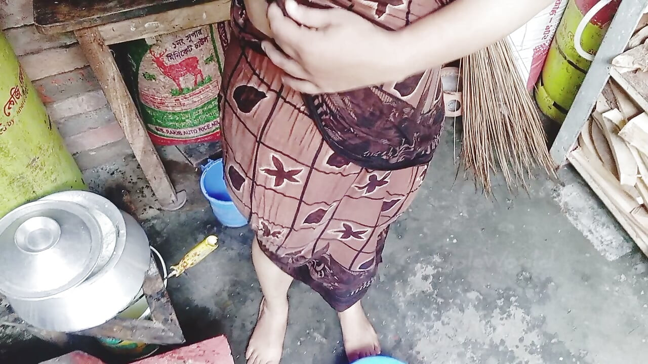 Desi Bhabhi Bathing Video Viral 2026