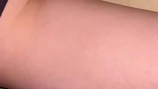 Ich streichle die meiner ruhenden Frau.