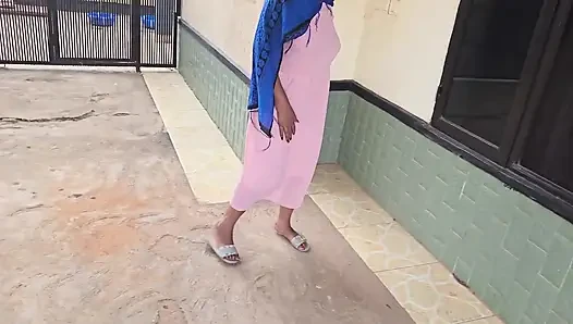 Ganalı güzel kız pembe amcığını parmaklıyor