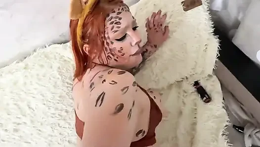 Ungewöhnliches mädchen. Dicke titten. Ungewöhnlicher fetisch. Viel sperma.