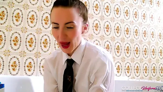 Студенская Ванна 1 С Участием Sophia Smith