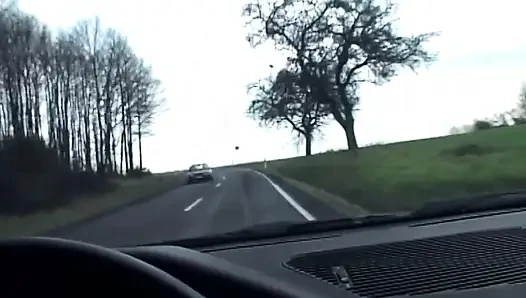 Tıraşlı baş bebek pirsingli amcık damlayan krem açıyor