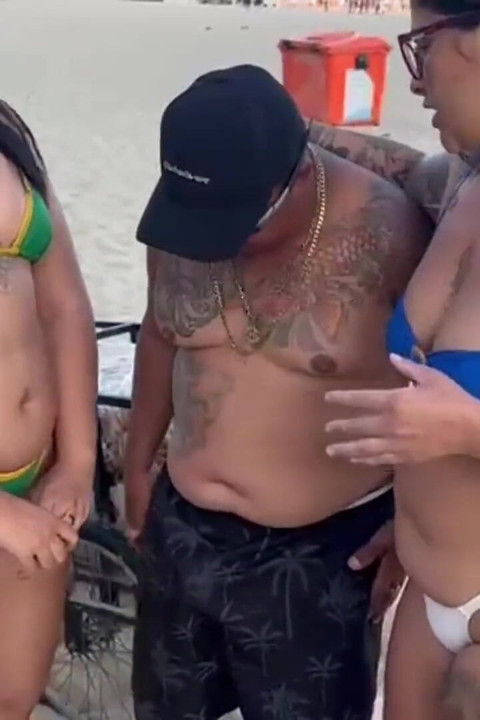 Beach Seller in a Salty Package Eats the Two Hot Girls in Exchange Left Happy