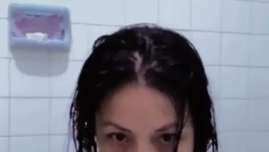 Playing with Dulceivanka in the bathroom