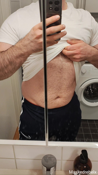 Showing off my soft dick and bubble butt