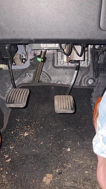 足のフェチ・ペダル・ポンピング