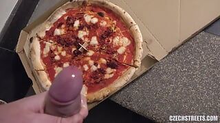 Strade ceche - pizza con un sperma in più